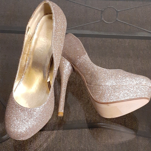 Shoes - Picture 2 of 4